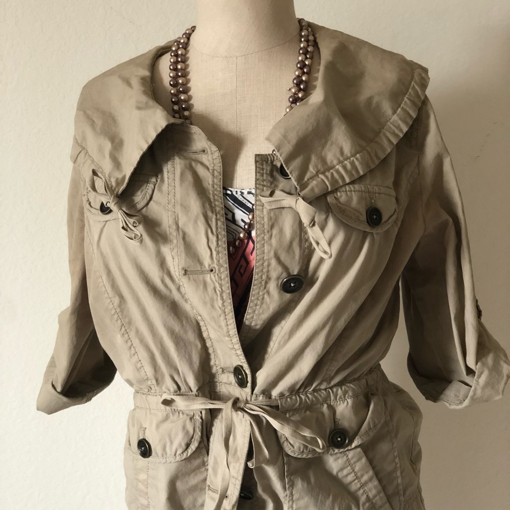 Flattering LOFT short sleeve blazer/jacket
